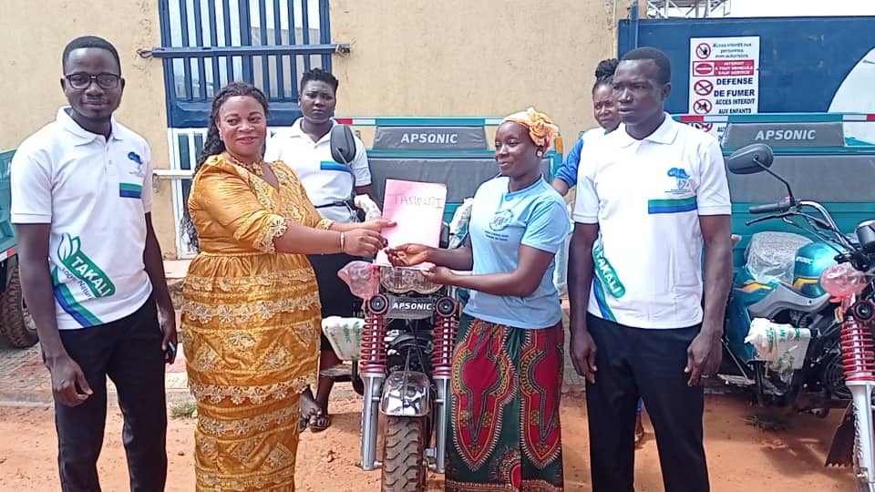 Cérémonie de remise de 13 tricycles à 13 OP bénéficiaires dans le cadre du projet PATCK