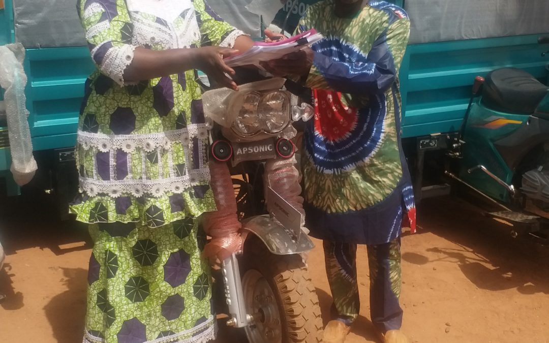 Remise officielle des batteuses multifonctionnelles et tricycles dans le cadre de la mise en œuvre du projet PISAAF